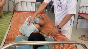 Đà Nẵng: Hơn 40 trường hợp bị ngộ độc thực phẩm nghi do ăn bánh mì