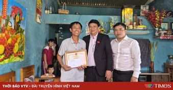 Đà Nẵng: Khen thưởng biểu dương người dân dũng cảm cứu hai trẻ bị đuối nước ở biển Nam Ô