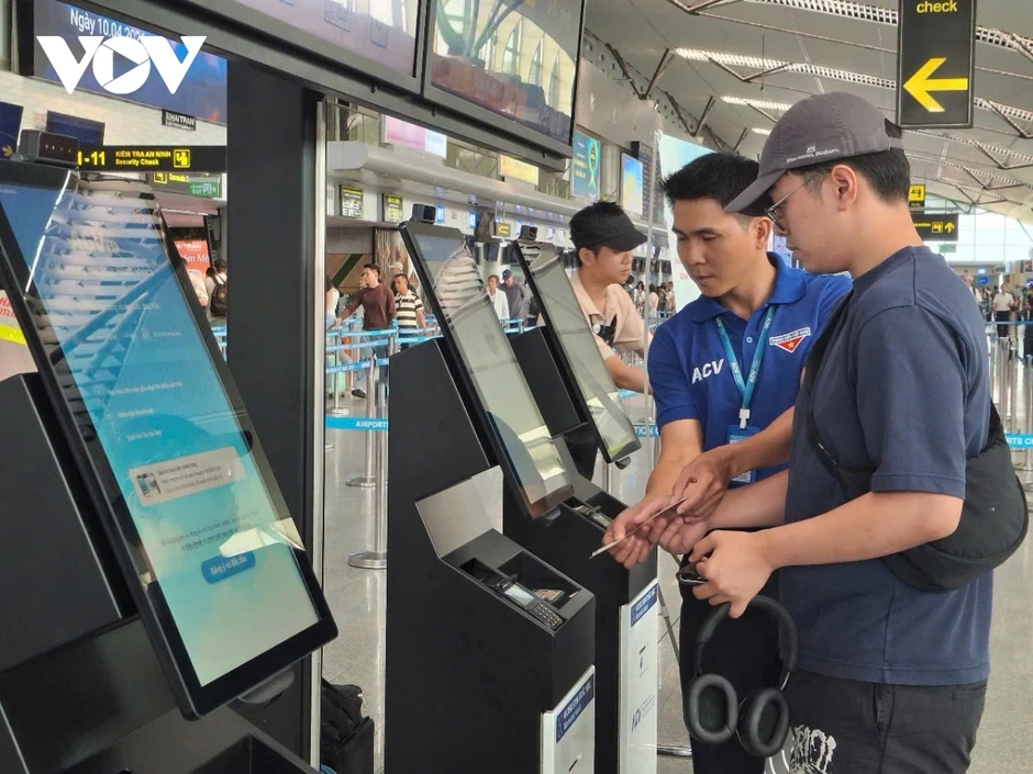 Đà Nẵng mở lối ưu tiên sinh trắc học cho khách sử dụng VNeID mức độ 2 lên tàu bay Đà Nẵng mở lối ưu tiên sinh trắc học cho khách sử dụng VNeID mức độ 2 lên tàu bay