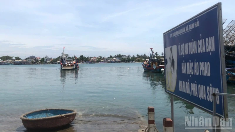 Đà Nẵng: Nghịch lý khi chi tiền tỷ đóng phà mới nhưng vẫn chạy phà cũ Đà Nẵng: Nghịch lý khi chi tiền tỷ đóng phà mới nhưng vẫn chạy phà cũ