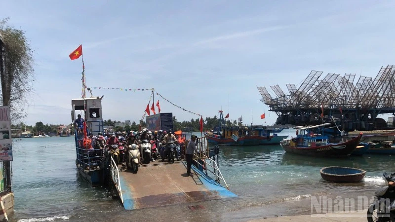 Đà Nẵng: Nghịch lý khi chi tiền tỷ đóng phà mới nhưng vẫn chạy phà cũ Đà Nẵng: Nghịch lý khi chi tiền tỷ đóng phà mới nhưng vẫn chạy phà cũ