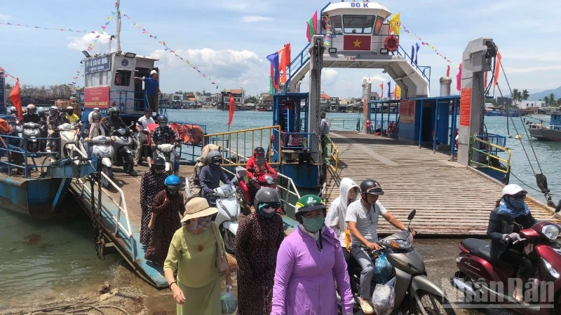 Đà Nẵng: Nghịch lý khi chi tiền tỷ đóng phà mới nhưng vẫn chạy phà cũ Đà Nẵng: Nghịch lý khi chi tiền tỷ đóng phà mới nhưng vẫn chạy phà cũ