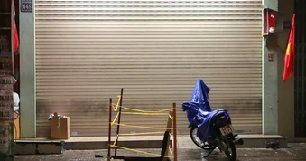 Đà Nẵng: Người đàn ông suýt rơi xuống hố sụt trên vỉa hè