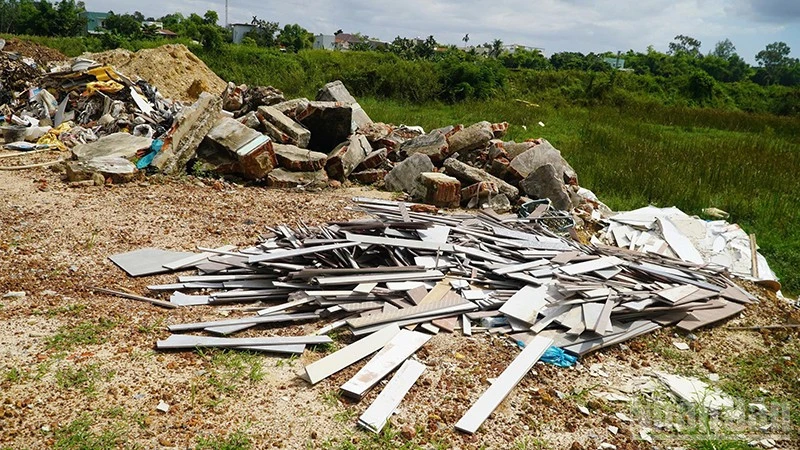 Đà Nẵng: Nhức nhối tình trạng đổ chất thải xây dựng trên địa bàn phường Bàn Thạch