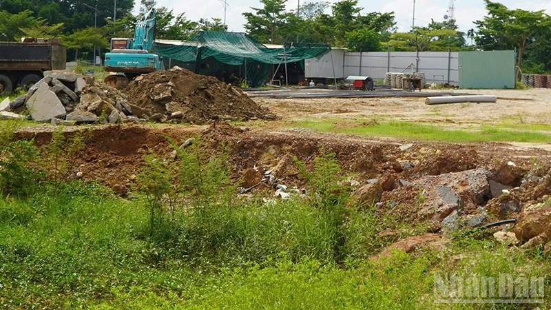 Đà Nẵng: Nhức nhối tình trạng đổ chất thải xây dựng trên địa bàn phường Bàn Thạch