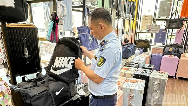 Đà Nẵng: Phát hiện, tạm giữ 652 sản phẩm hàng hóa có dấu hiệu giả mạo nhiều nhãn hiệu nổi tiếng Đà Nẵng: Phát hiện, tạm giữ 652 sản phẩm hàng hóa có dấu hiệu giả mạo nhiều nhãn hiệu nổi tiếng