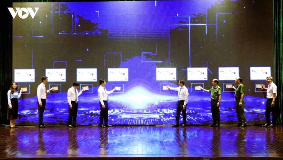 Đà Nẵng ra mắt thí điểm 11 Kiosk thông minh dịch vụ công Đà Nẵng ra mắt thí điểm 11 Kiosk thông minh dịch vụ công