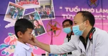 Đà Nẵng: Tặng quà và khám bệnh cho học sinh các trường dân tộc nội trú