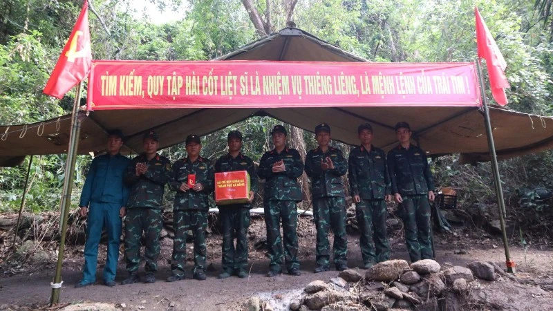 Đà Nẵng tìm thấy 8 hài cốt liệt sĩ tại Hang Đá Sập Đà Nẵng tìm thấy 8 hài cốt liệt sĩ tại Hang Đá Sập
