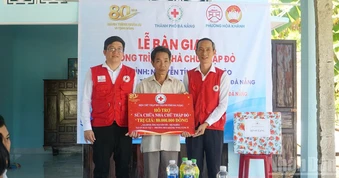 Đà Nẵng: Trao nhà Chữ thập đỏ thi đua “80 ngày hành động vì cộng đồng”