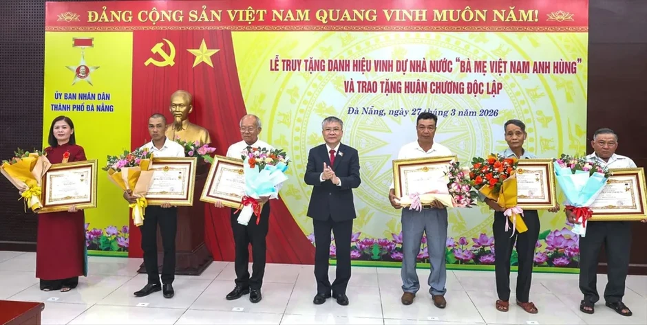 Đà Nẵng truy tặng 12 Mẹ Việt Nam Anh hùng, trao Huân chương Độc lập hạng Ba Đà Nẵng truy tặng 12 Mẹ Việt Nam Anh hùng, trao Huân chương Độc lập hạng Ba