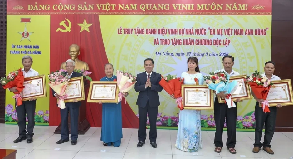 Đà Nẵng truy tặng 12 Mẹ Việt Nam Anh hùng, trao Huân chương Độc lập hạng Ba Đà Nẵng truy tặng 12 Mẹ Việt Nam Anh hùng, trao Huân chương Độc lập hạng Ba