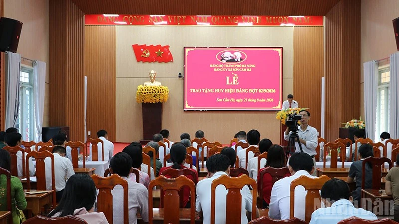 Đà Nẵng: Xã Sơn Cẩm Hà trao tặng Huy hiệu Đảng đợt 2/9/2026 Đà Nẵng: Xã Sơn Cẩm Hà trao tặng Huy hiệu Đảng đợt 2/9/2026