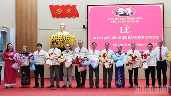 Đà Nẵng: Xã Sơn Cẩm Hà trao tặng Huy hiệu Đảng đợt 2/9/2026