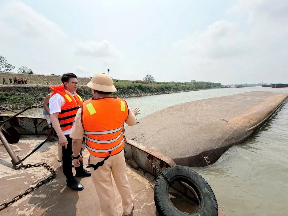 Đã xác định danh tính nạn nhân chìm tàu trên sông Hồng Đã xác định danh tính nạn nhân chìm tàu trên sông Hồng