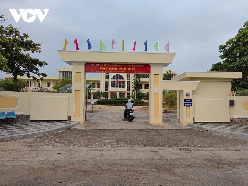 Đặc khu Phú Quý xin tăng phụ cấp, gỡ khó giao thông và y tế Đặc khu Phú Quý xin tăng phụ cấp, gỡ khó giao thông và y tế