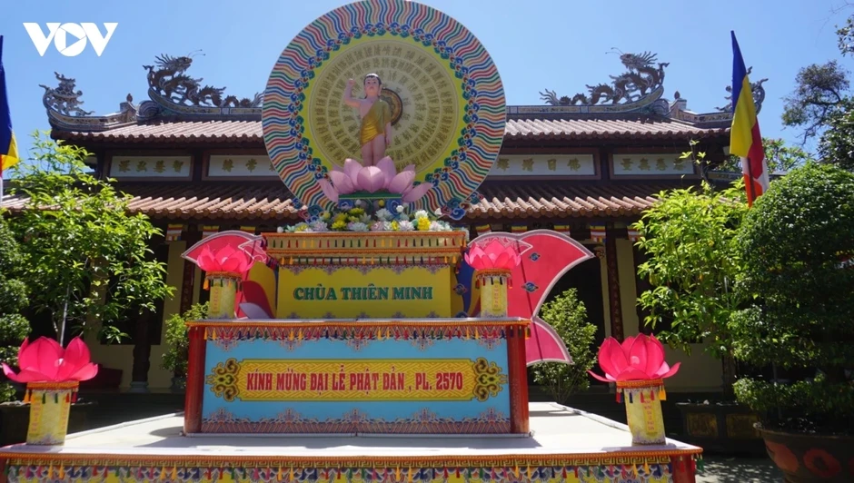 Đại lễ Phật đản tại Huế hướng về cộng đồng, giúp đỡ người nghèo Đại lễ Phật đản tại Huế hướng về cộng đồng, giúp đỡ người nghèo