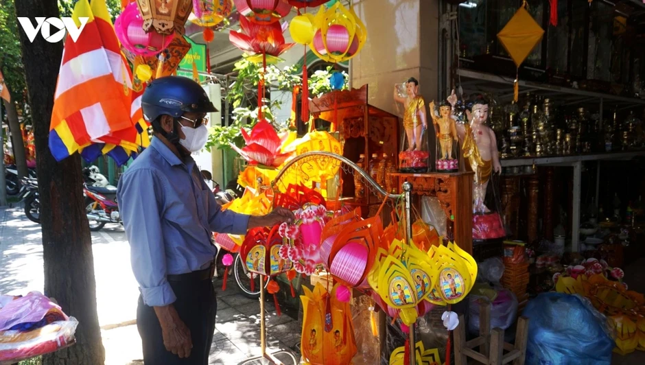 Đại lễ Phật đản tại Huế hướng về cộng đồng, giúp đỡ người nghèo Đại lễ Phật đản tại Huế hướng về cộng đồng, giúp đỡ người nghèo