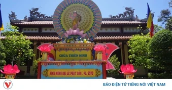 Đại lễ Phật đản tại Huế hướng về cộng đồng, giúp đỡ người nghèo