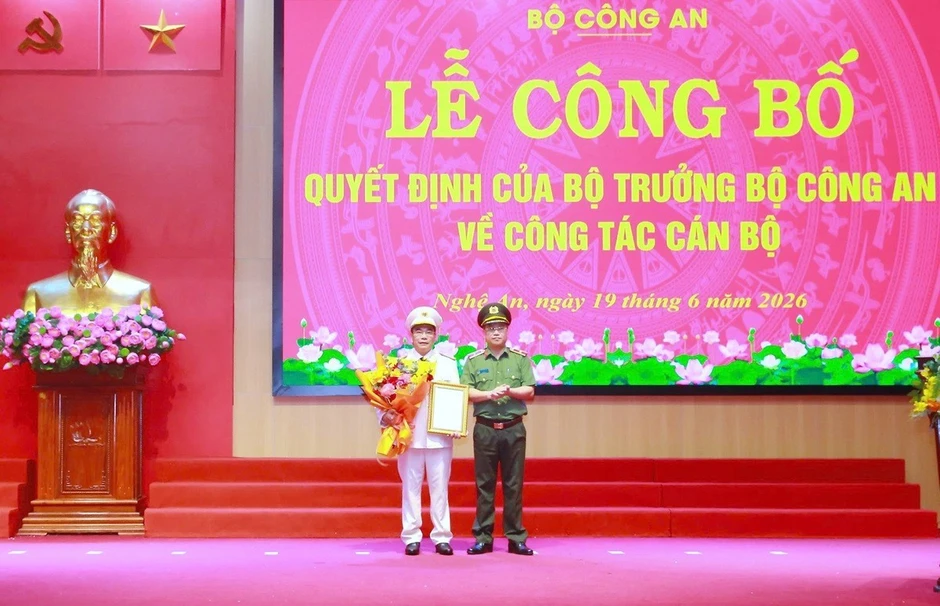 Đại tá Phạm Hữu Trường giữ chức Phó Giám đốc Công an tỉnh Nghệ An Đại tá Phạm Hữu Trường giữ chức Phó Giám đốc Công an tỉnh Nghệ An