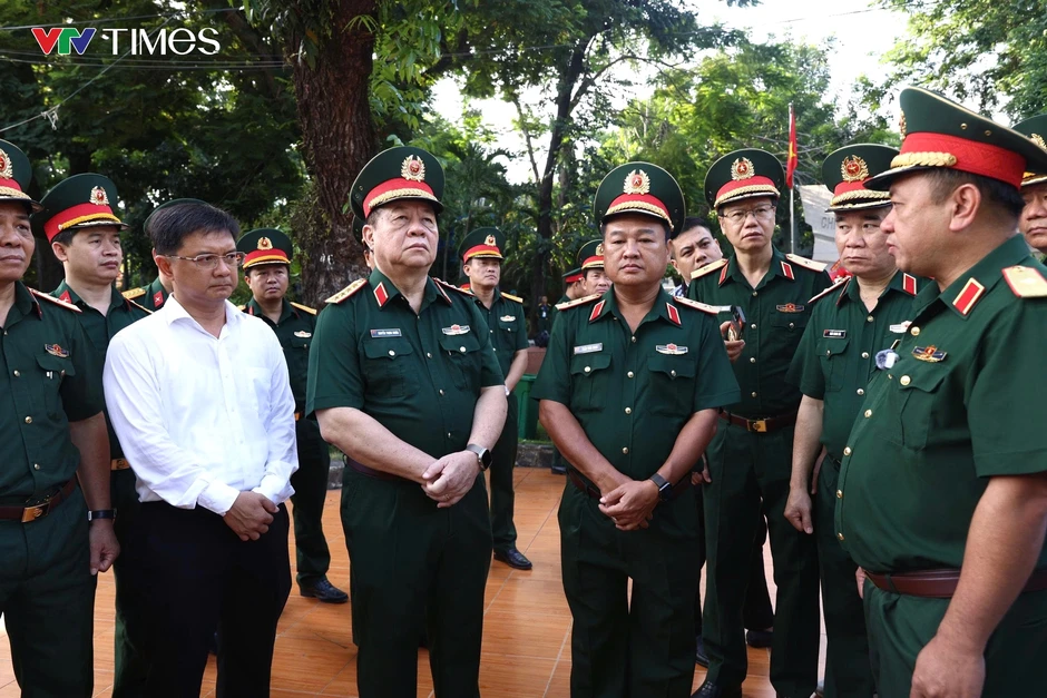 Đại tướng Nguyễn Trọng Nghĩa kiểm tra công tác tìm kiếm hài cốt liệt sĩ tại Công viên Lê Thị Riêng Đại tướng Nguyễn Trọng Nghĩa kiểm tra công tác tìm kiếm hài cốt liệt sĩ tại Công viên Lê Thị Riêng