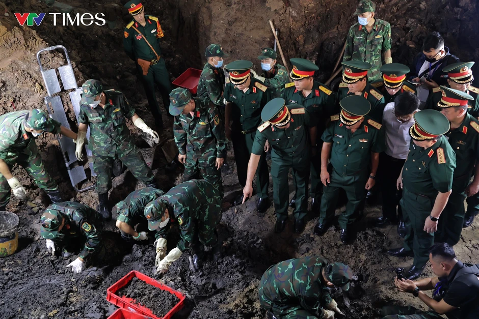 Đại tướng Nguyễn Trọng Nghĩa kiểm tra công tác tìm kiếm hài cốt liệt sĩ tại Công viên Lê Thị Riêng Đại tướng Nguyễn Trọng Nghĩa kiểm tra công tác tìm kiếm hài cốt liệt sĩ tại Công viên Lê Thị Riêng