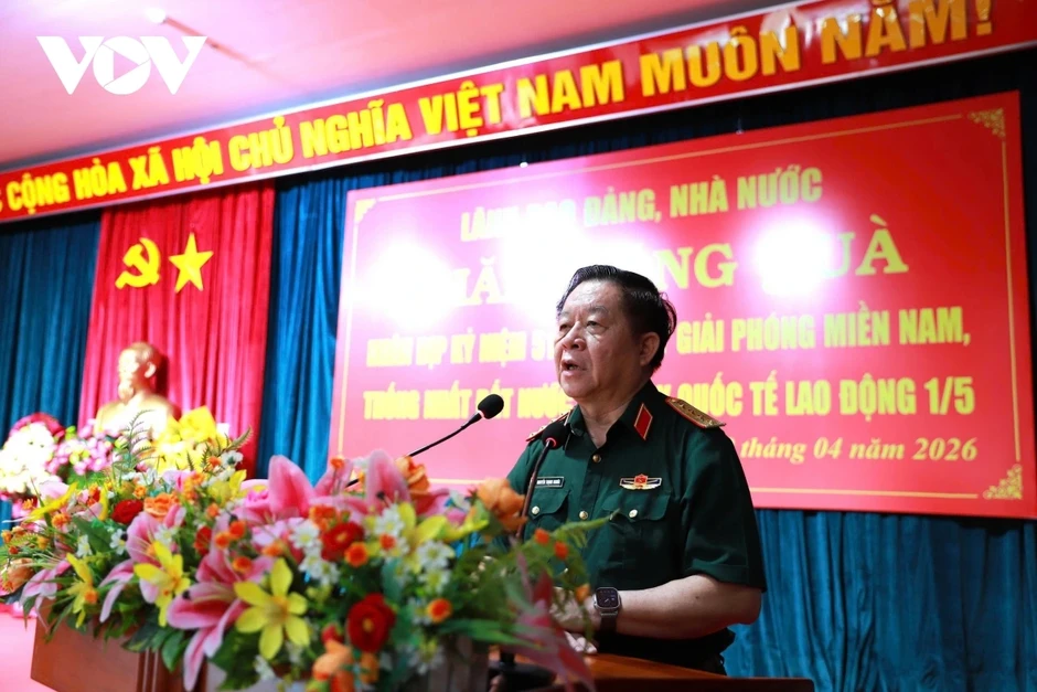 Đại tướng Nguyễn Trọng Nghĩa thăm, tặng quà người có công tại Gia Lai Đại tướng Nguyễn Trọng Nghĩa thăm, tặng quà người có công tại Gia Lai