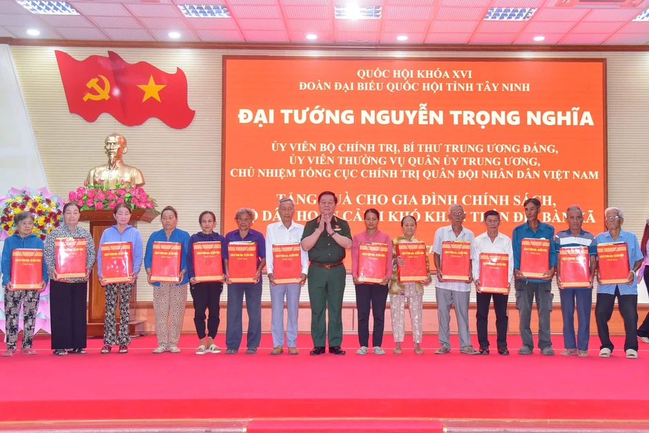 Đại tướng Nguyễn Trọng Nghĩa tiếp xúc cử tri tỉnh Tây Ninh
