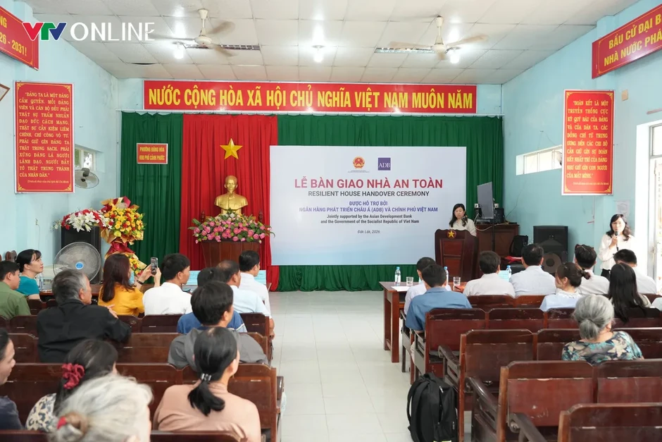 Đắk Lắk bàn giao nhà an toàn cho người dân vùng lũ Đắk Lắk bàn giao nhà an toàn cho người dân vùng lũ