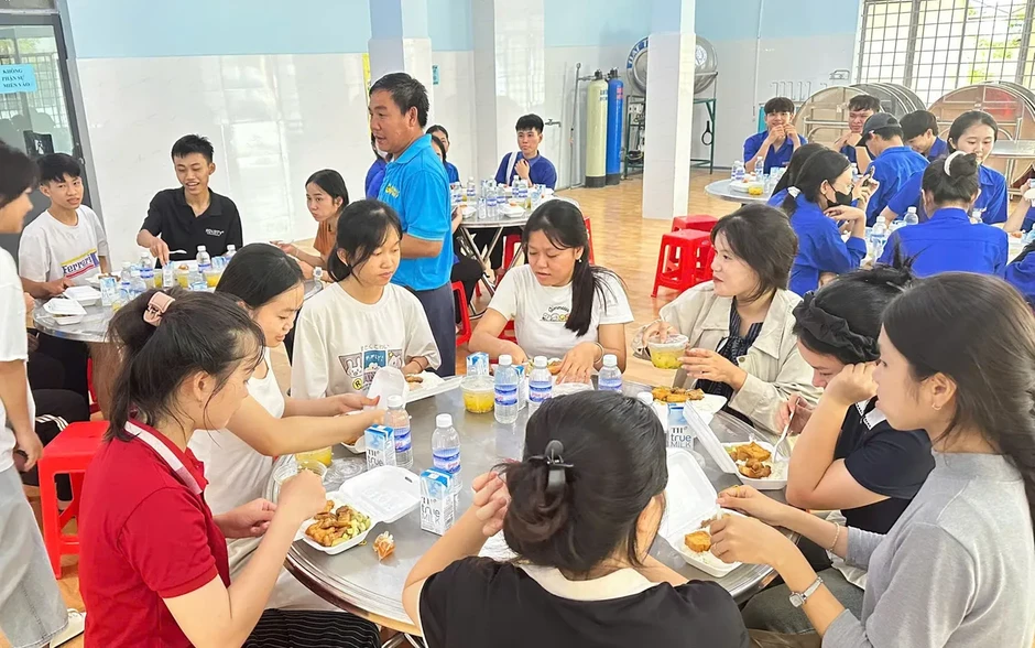 Đắk Lắk: Bữa cơm yêu thương tiếp sức thí sinh vùng sâu, vùng biên thi THPT 2026 Đắk Lắk: Bữa cơm yêu thương tiếp sức thí sinh vùng sâu, vùng biên thi THPT 2026