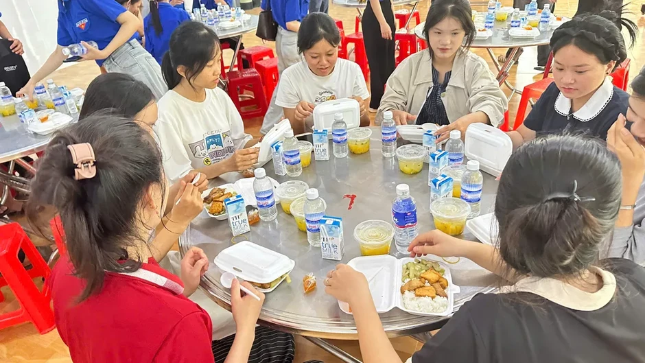 Đắk Lắk: Bữa cơm yêu thương tiếp sức thí sinh vùng sâu, vùng biên thi THPT 2026 Đắk Lắk: Bữa cơm yêu thương tiếp sức thí sinh vùng sâu, vùng biên thi THPT 2026
