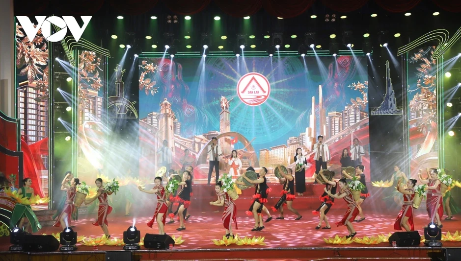 Đắk Lắk công bố biểu trưng nhận diện thương hiệu mới sau sáp nhập với Phú Yên Đắk Lắk công bố biểu trưng nhận diện thương hiệu mới sau sáp nhập với Phú Yên