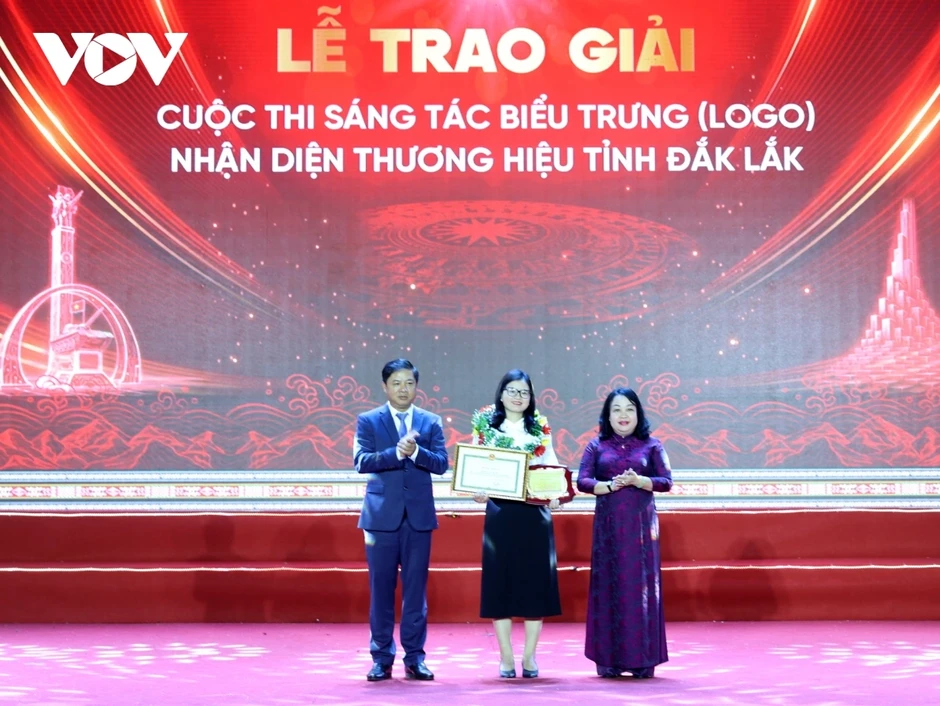Đắk Lắk công bố biểu trưng nhận diện thương hiệu mới sau sáp nhập với Phú Yên Đắk Lắk công bố biểu trưng nhận diện thương hiệu mới sau sáp nhập với Phú Yên