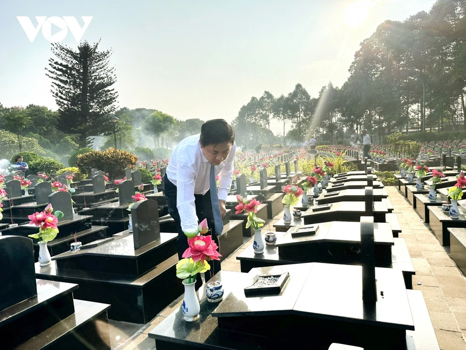 Đắk Lắk dâng hương tưởng nhớ các Anh hùng liệt sĩ Đắk Lắk dâng hương tưởng nhớ các Anh hùng liệt sĩ