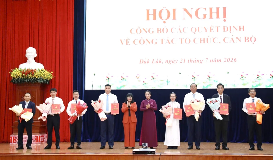 Đắk Lắk điều động, luân chuyển, bổ nhiệm nhiều cán bộ lãnh đạo Đắk Lắk điều động, luân chuyển, bổ nhiệm nhiều cán bộ lãnh đạo