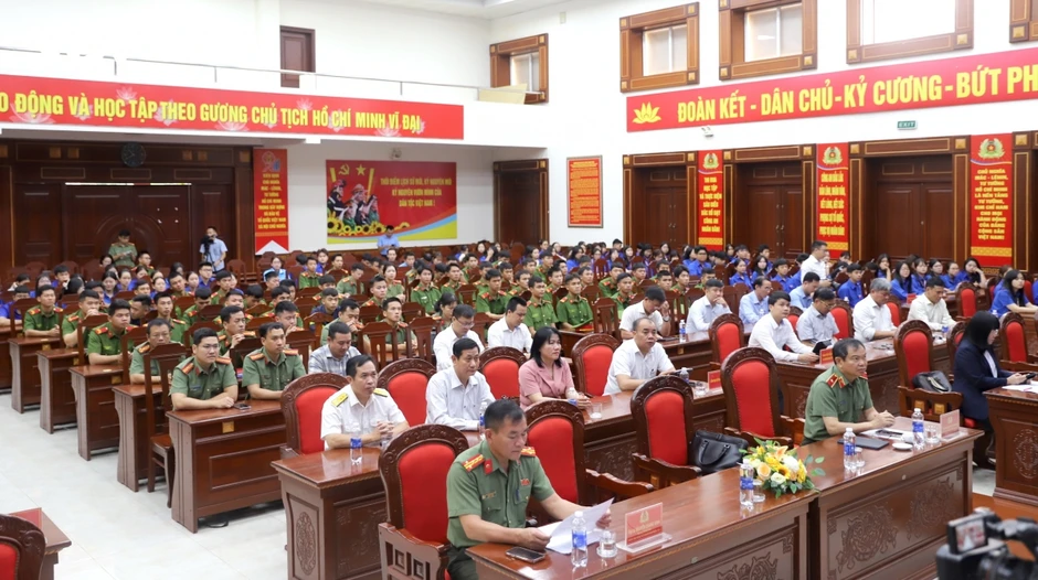Đắk Lắk hướng tới mô hình an ninh mạng lấy con người làm trung tâm Đắk Lắk hướng tới mô hình an ninh mạng lấy con người làm trung tâm