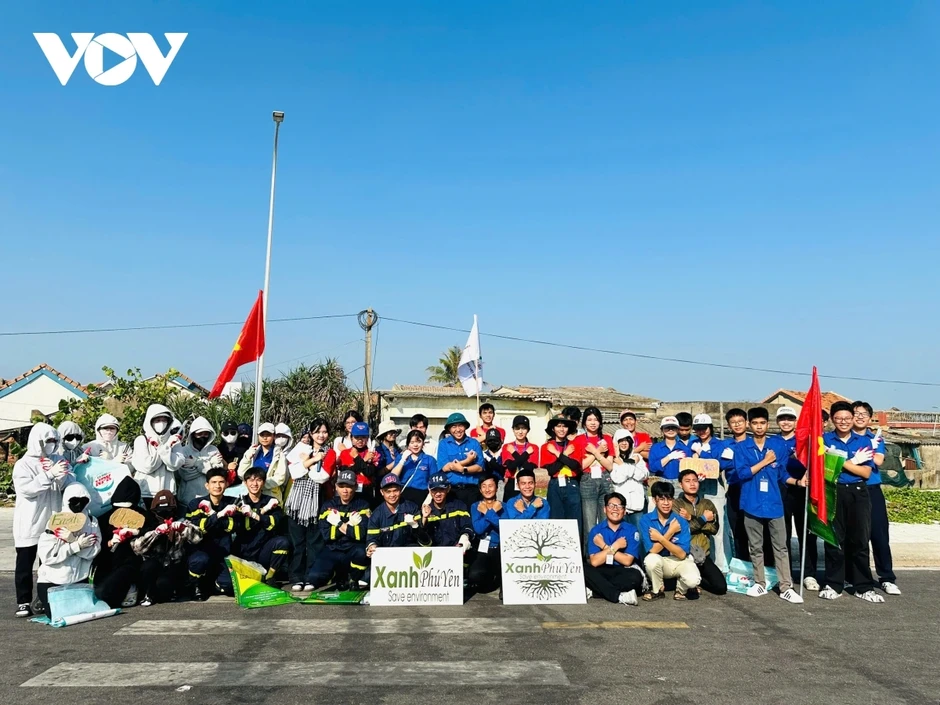 Đắk Lắk làm sạch bãi biển hưởng ứng "Earth Day Việt Nam 2026" Đắk Lắk làm sạch bãi biển hưởng ứng "Earth Day Việt Nam 2026"