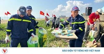 Đắk Lắk làm sạch bãi biển hưởng ứng "Earth Day Việt Nam 2026"