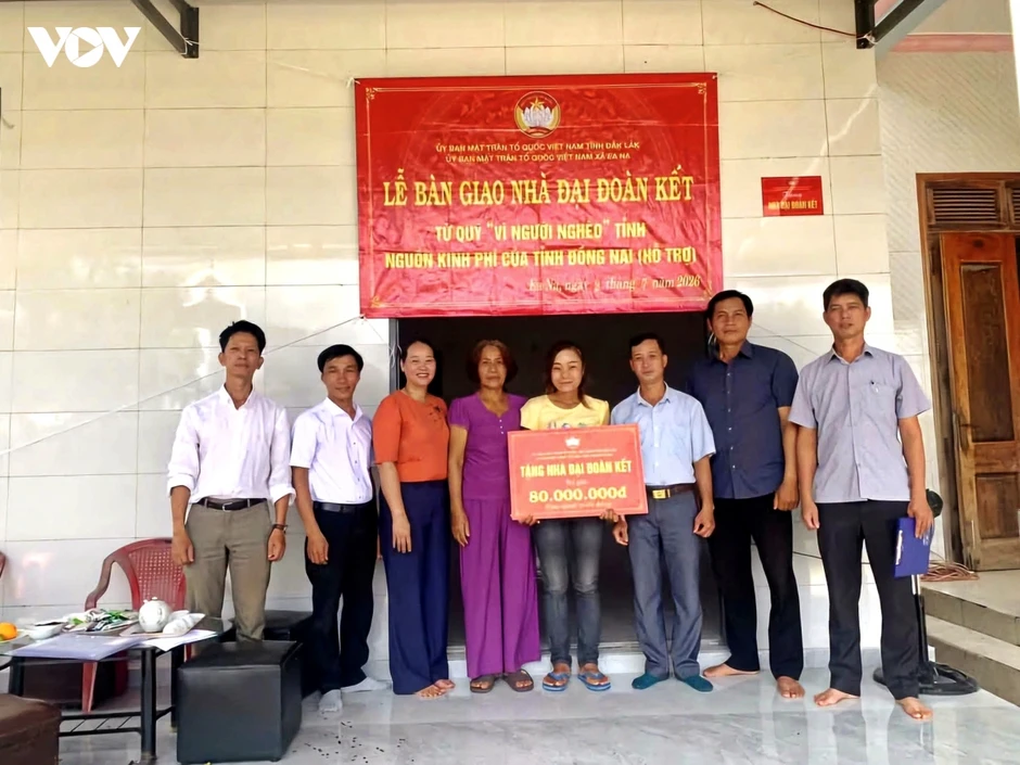 Đắk Lắk phát động hỗ trợ xây dựng thêm 300 nhà Đại đoàn kết tặng hộ nghèo Đắk Lắk phát động hỗ trợ xây dựng thêm 300 nhà Đại đoàn kết tặng hộ nghèo
