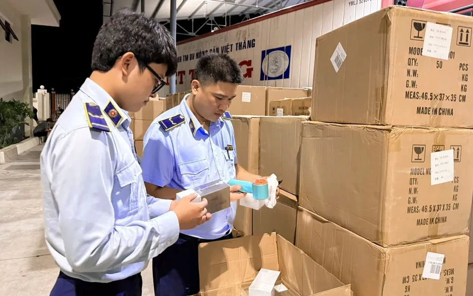 Đắk Lắk: Phát hiện gần 99.000 sản phẩm nhập lậu trên xe đầu kéo