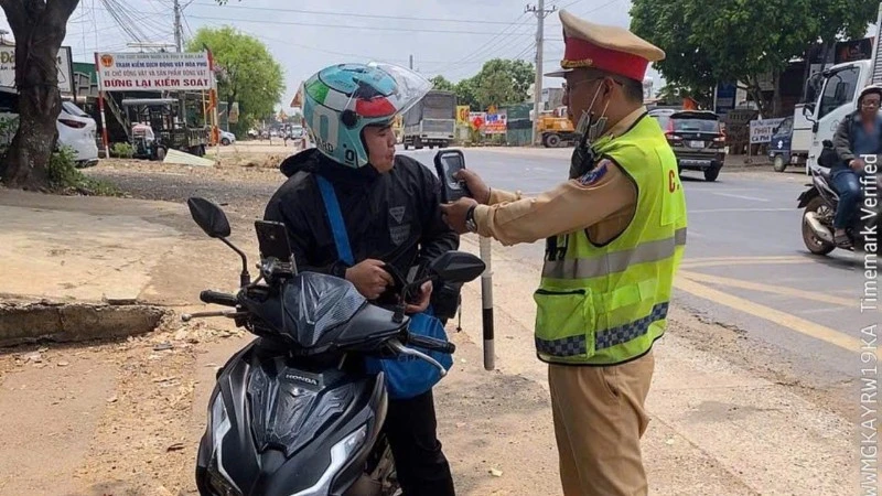 Đắk Lắk tăng cường tối đa các biện pháp bảo đảm trật tự an toàn giao thông trong dịp lễ 30/4 và 1/5 Đắk Lắk tăng cường tối đa các biện pháp bảo đảm trật tự an toàn giao thông trong dịp lễ 30/4 và 1/5