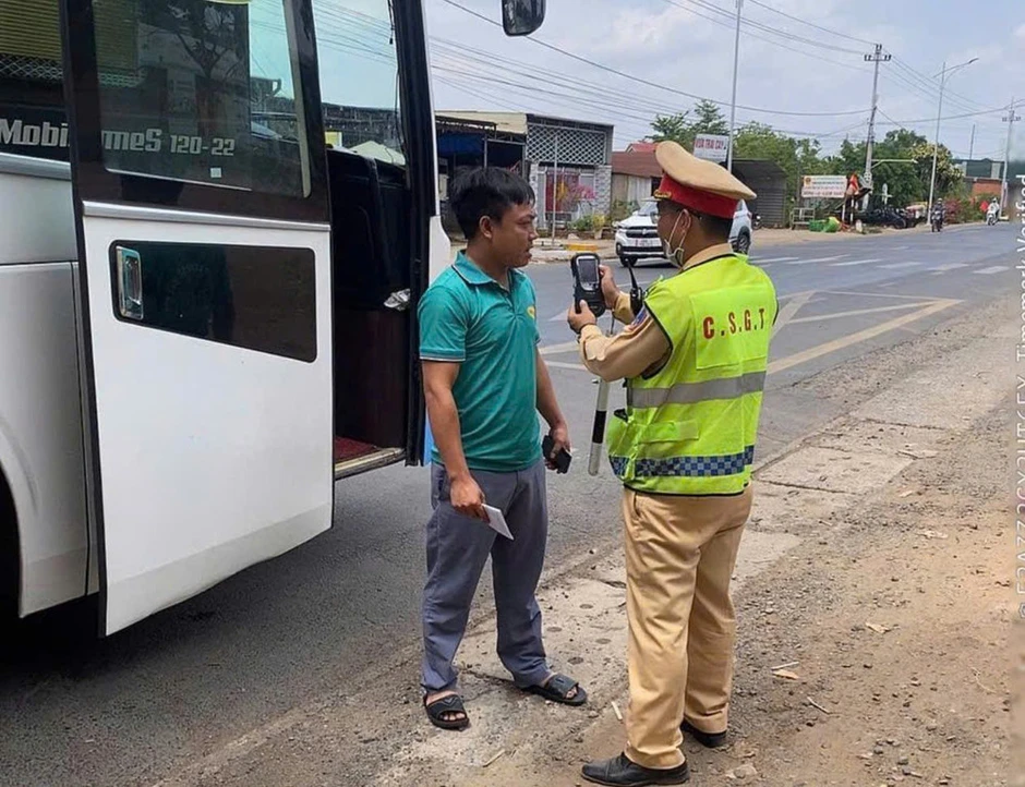 Đắk Lắk tăng cường tối đa các biện pháp bảo đảm trật tự an toàn giao thông trong dịp lễ 30/4 và 1/5 Đắk Lắk tăng cường tối đa các biện pháp bảo đảm trật tự an toàn giao thông trong dịp lễ 30/4 và 1/5