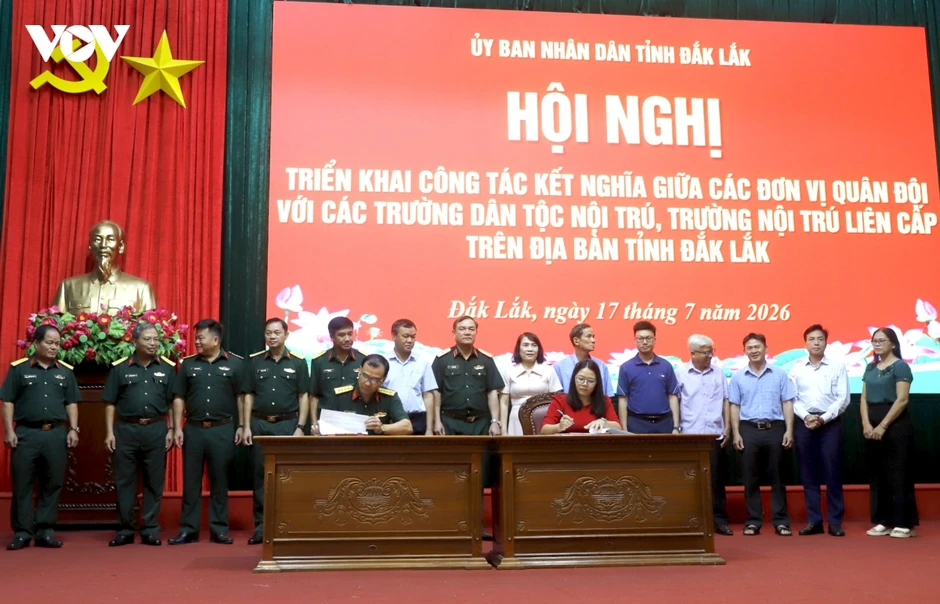 Đắk Lắk triển khai kết nghĩa giữa đơn vị Quân đội với trường dân tộc nội trú Đắk Lắk triển khai kết nghĩa giữa đơn vị Quân đội với trường dân tộc nội trú