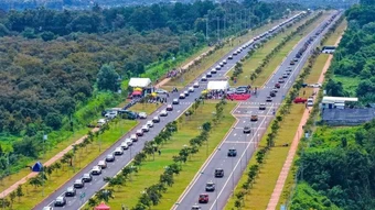 Đắk Lắk xác lập kỷ lục “Đoàn xe bán tải chở sầu riêng dài nhất thế giới”