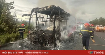 Đắk Lắk: Xe khách phát ra nhiều tiếng nổ và bốc cháy