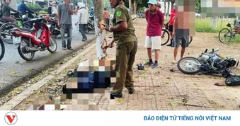 Đắk Lắk: Xe máy chở 3 tông vào gốc cây, 2 người tử vong