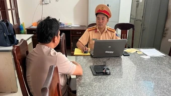 Đắk Lắk: Xử phạt tài xế xe tải vượt ẩu, suýt gây tai nạn trên đường Đông Trường Sơn