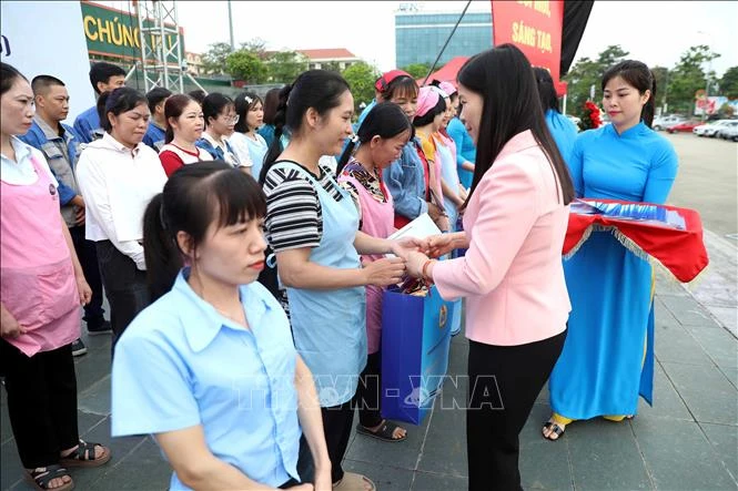Đảm bảo an toàn trong sản xuất, vệ sinh lao động trong kỷ nguyên số Đảm bảo an toàn trong sản xuất, vệ sinh lao động trong kỷ nguyên số