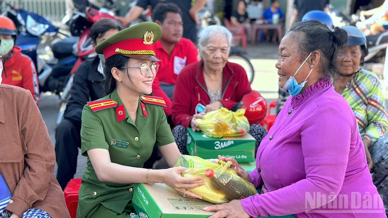 Đậm đà nghĩa tình vùng phum sóc Cà Mau Đậm đà nghĩa tình vùng phum sóc Cà Mau