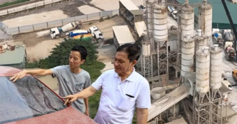 Dân một chung cư ở Hà Nội khổ sở vì sống cạnh trạm trộn bê tông